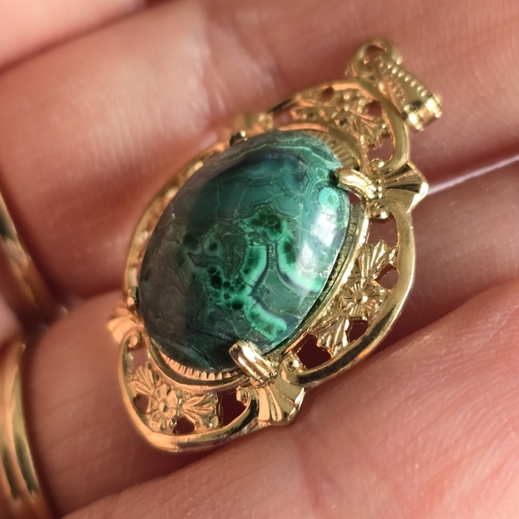Relisted - Vintage Malachite pendant gold tone - Picture 9 of 10